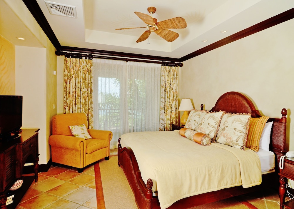 CR Luxury Los Sueños Condos