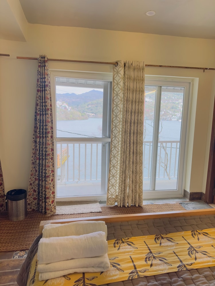 Echor Malusara Lakeview Retreat Bhimtal