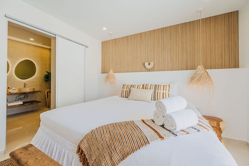 Bohostyle Villa 3min to Beach Hottub 8 Sleeps