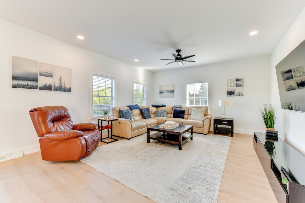 Pet-friendly Lake Norman Retreat w/ Deck & Grill