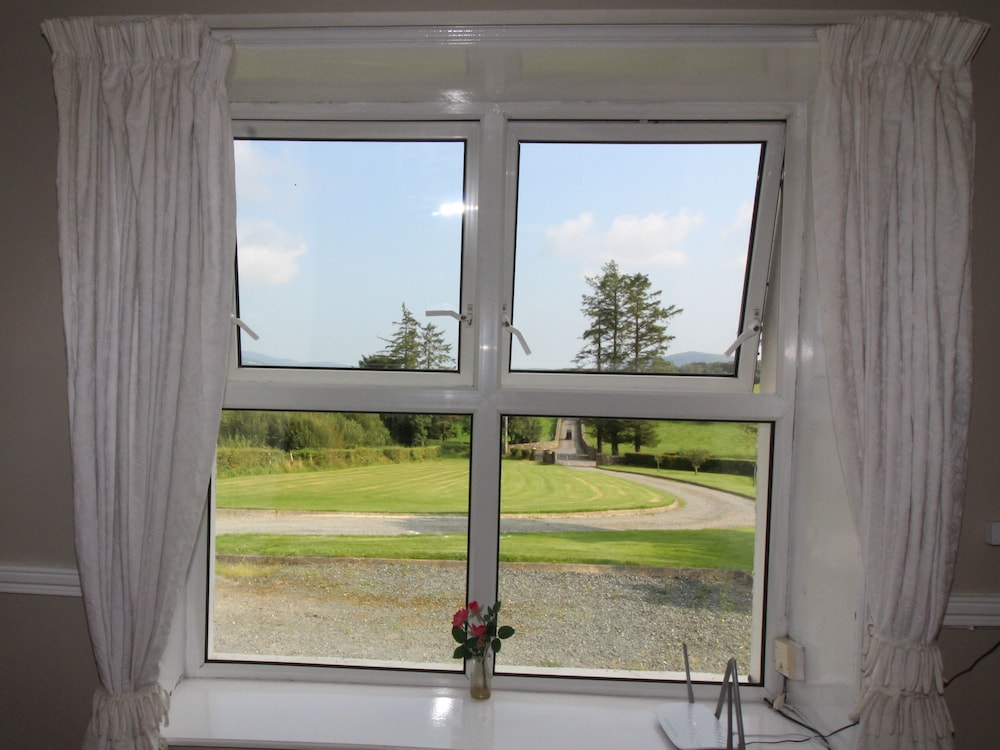 Alcorn's farmhouse 10 mins from beach view 2