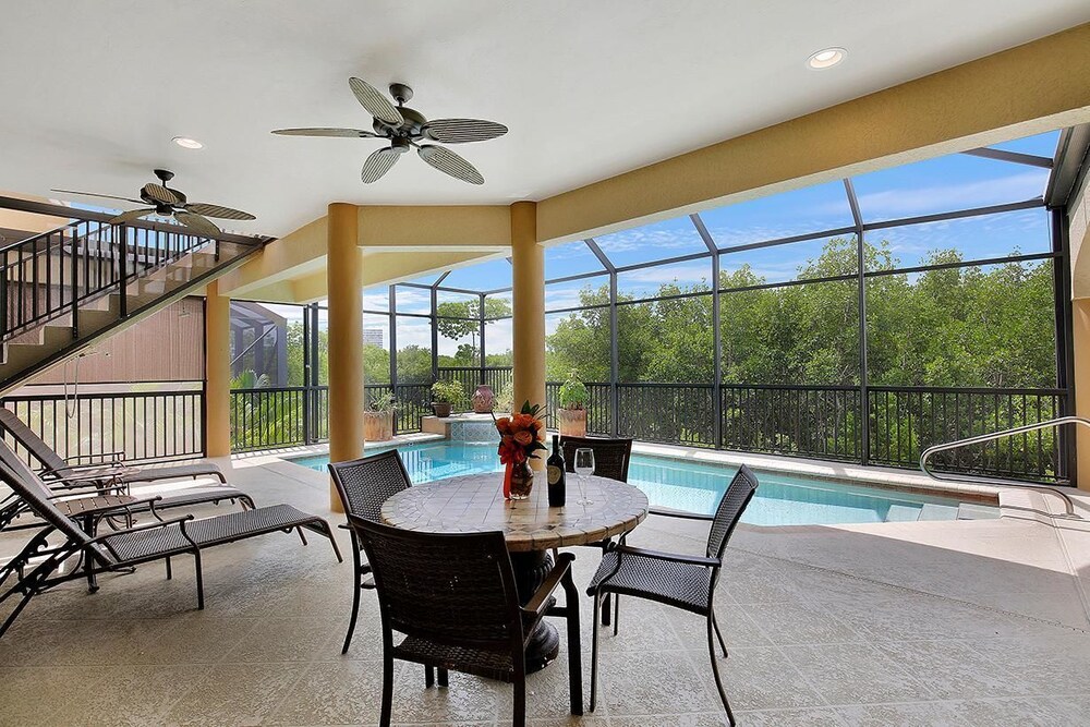 SPIN516 5 Bedroom Holiday Home by Marco Naples Vacation Homes