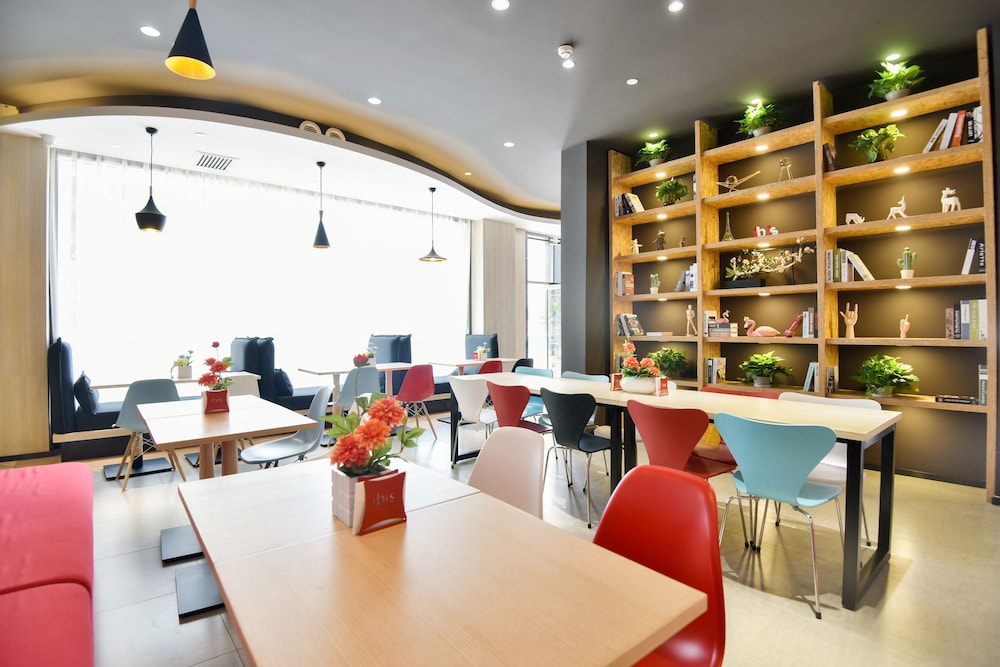 Food & Beverage
