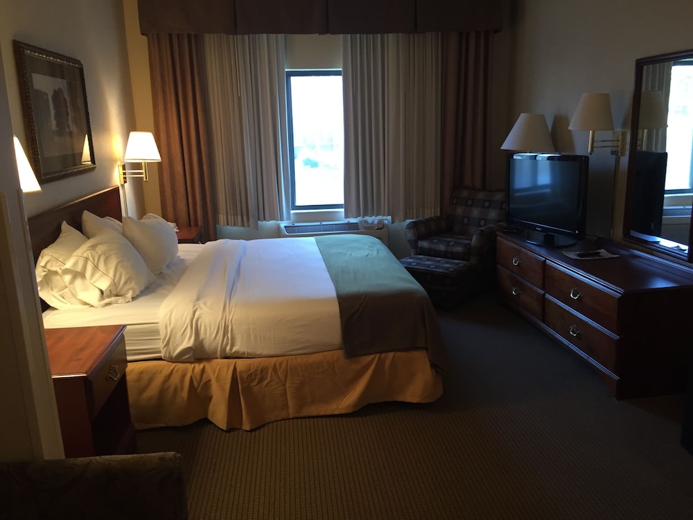 Emporia Vacations - Comfort Inn  Suites - Property Image 26