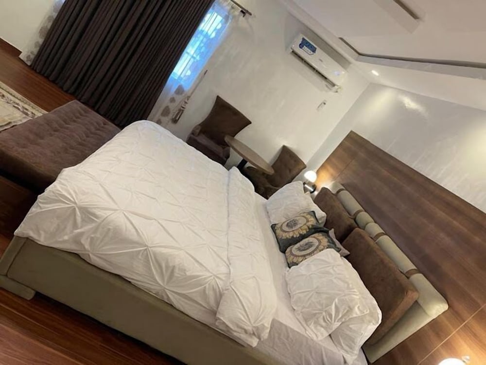 Mega Pavilion Suite and Apartment