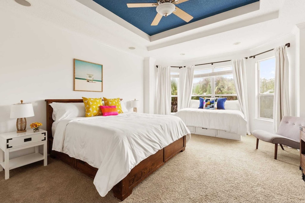 Sleeps 18! Pool, Hottub, Game Room, Blocks to Beach Vilano Villa by Avantstay