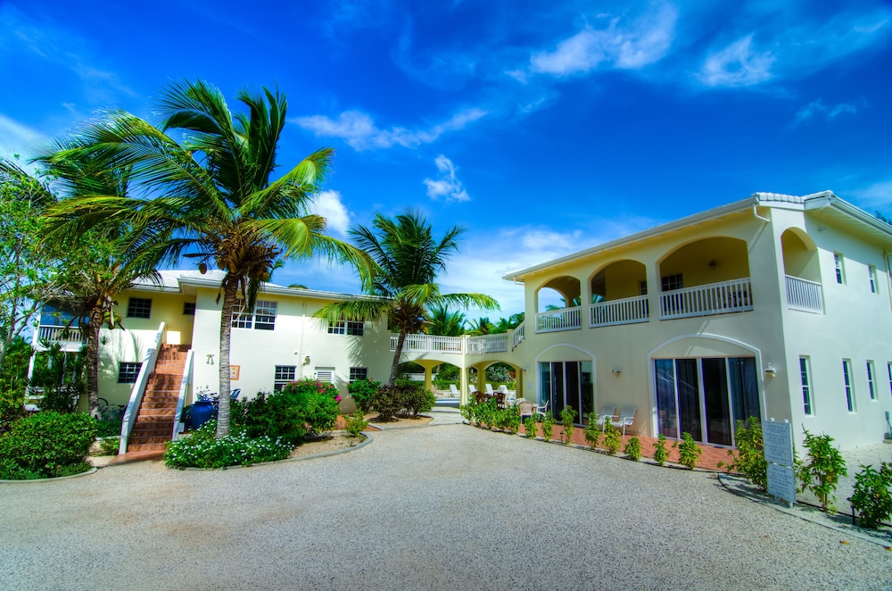 Hotel Grace Bay Beach Ocean Villas - Image 1
