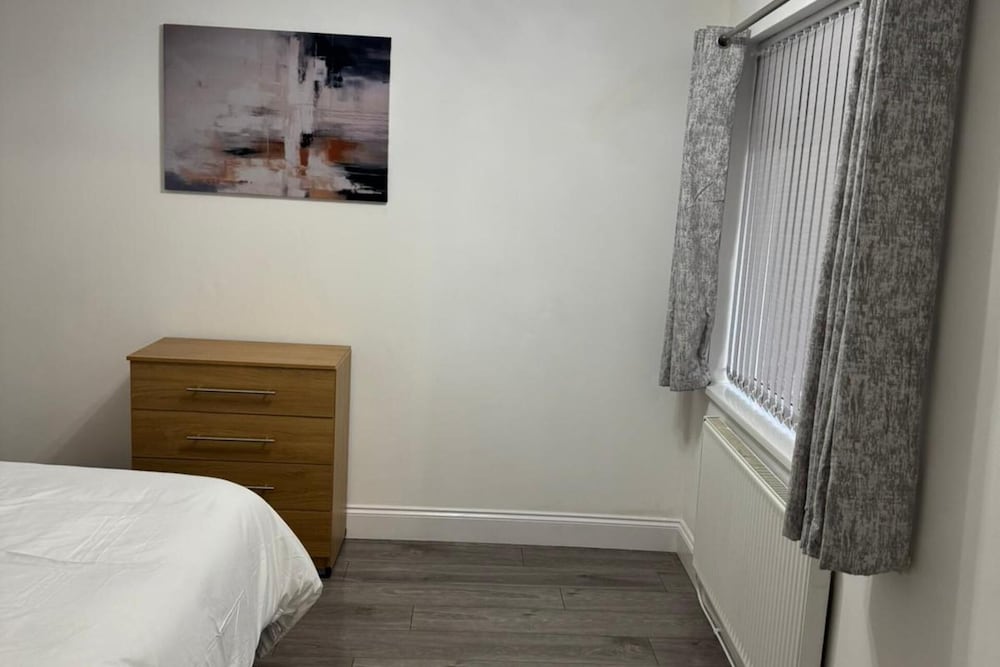 Bungalow - Sleeps 2 - Parking - Garden