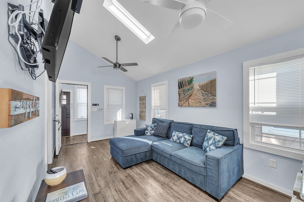 Cozy 3-br Retreat, Four Blocks To Beach & Boardwalk 3 Bedroom Home