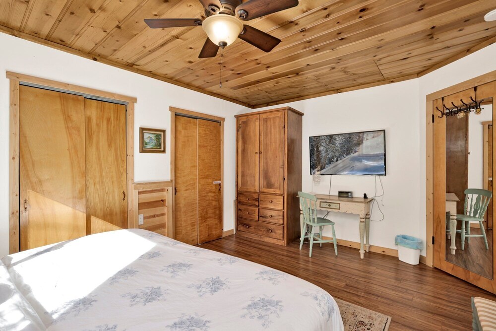 Entertainment Cabin #610