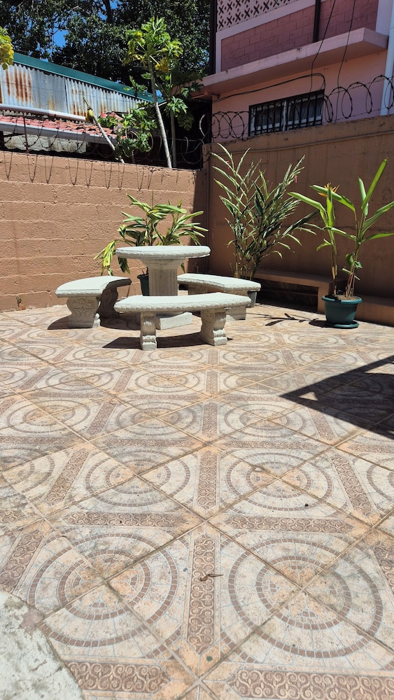 Velaz Guesthouse