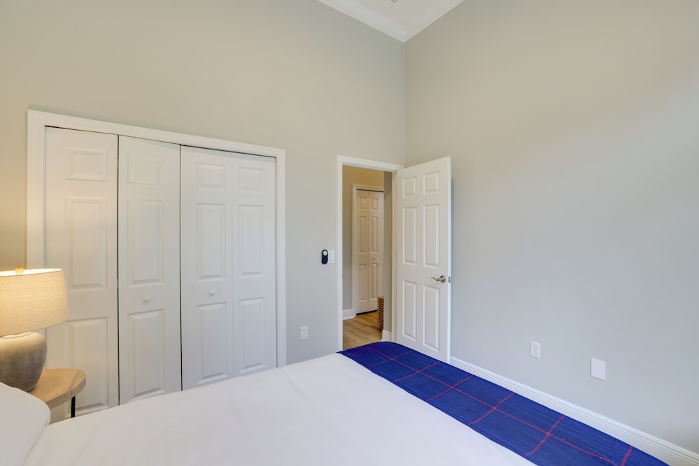 Townhome w/ Patio < 5 Mi to UF Campus!