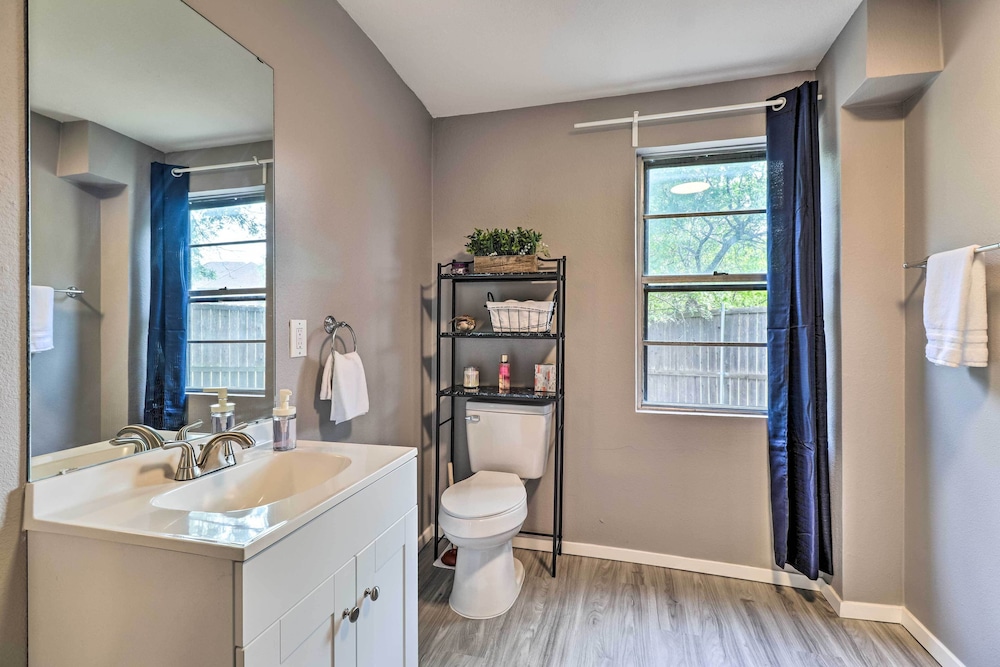 Charming Home w/ Deck < 1 Mi to Belton Lake! view 5