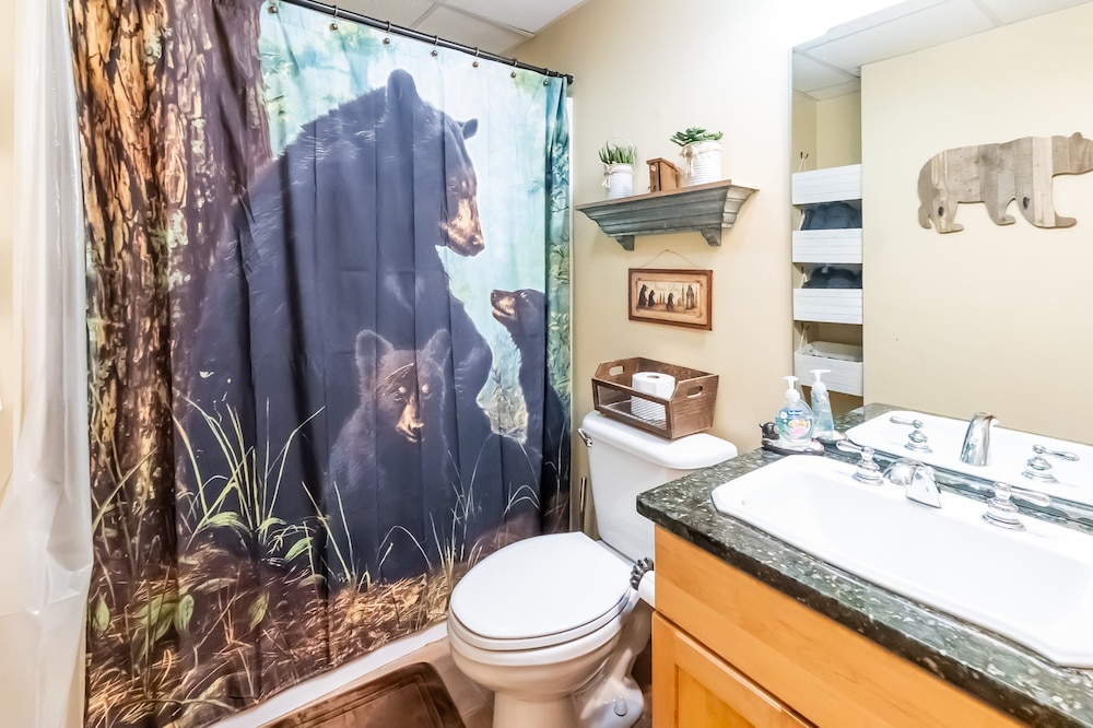 Mountain Getaway With Hot Tub & Game Room 4 Bedroom Cabin