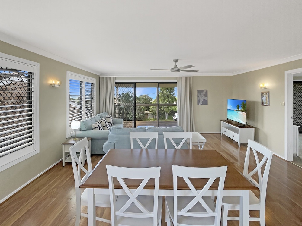 Coastal Upper-level Home With Pool Access