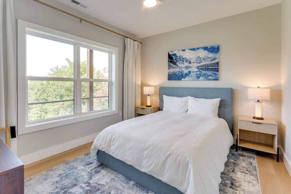 Mtn-view Decks & Fire Pit: Quiet Brasstown Escape