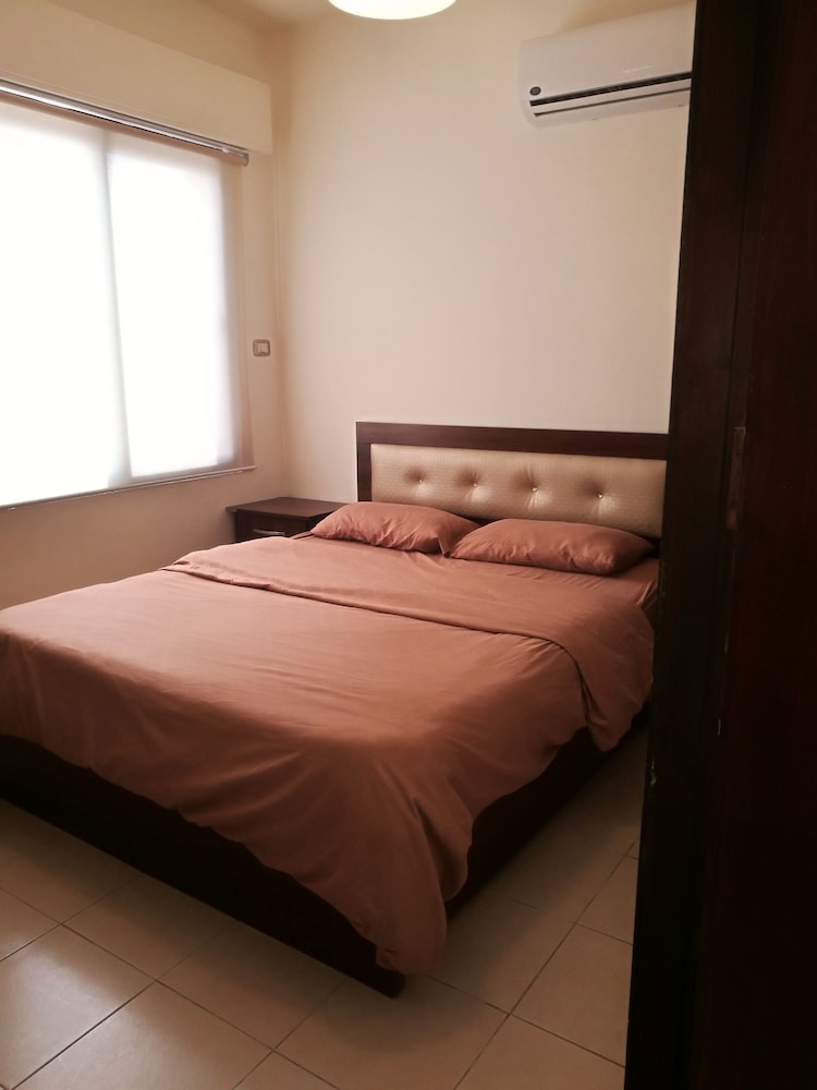 Cozy Dair Ghbar Apartments
