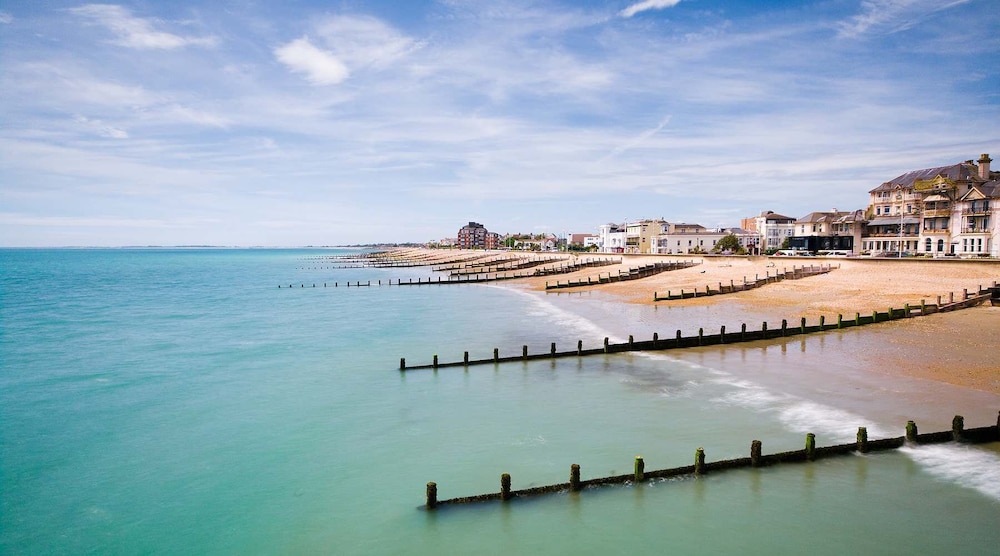 Spacious Coastal Family Home Sleeps 8