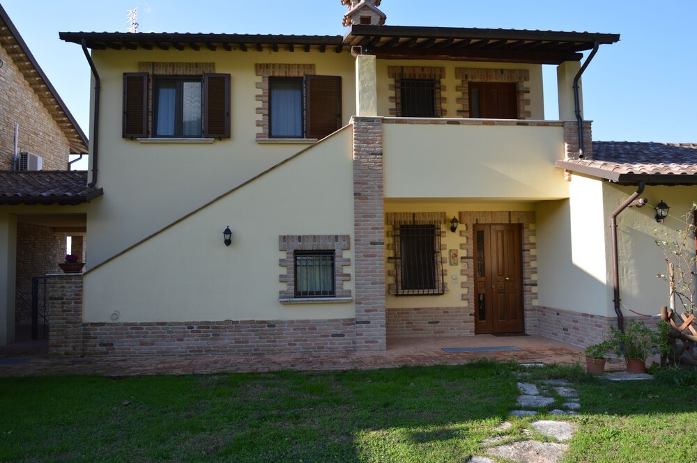 Stunning Vacation Rental in Provincia di Perugia, Italy view 2