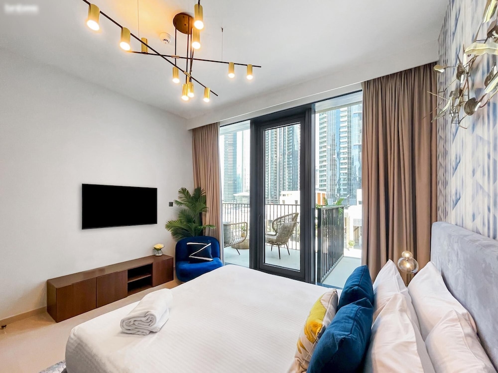 Lux 4BR Duplex in Blvd of Downtown