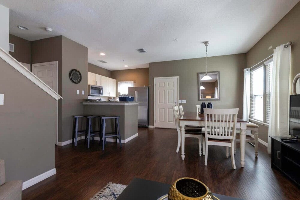 4BR Family Townhouse Steps to Disney
