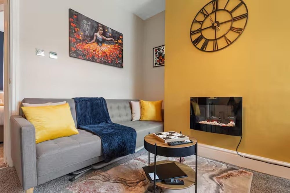 Stylish 3-bedroom Home 14mins to Co-op Live Arena