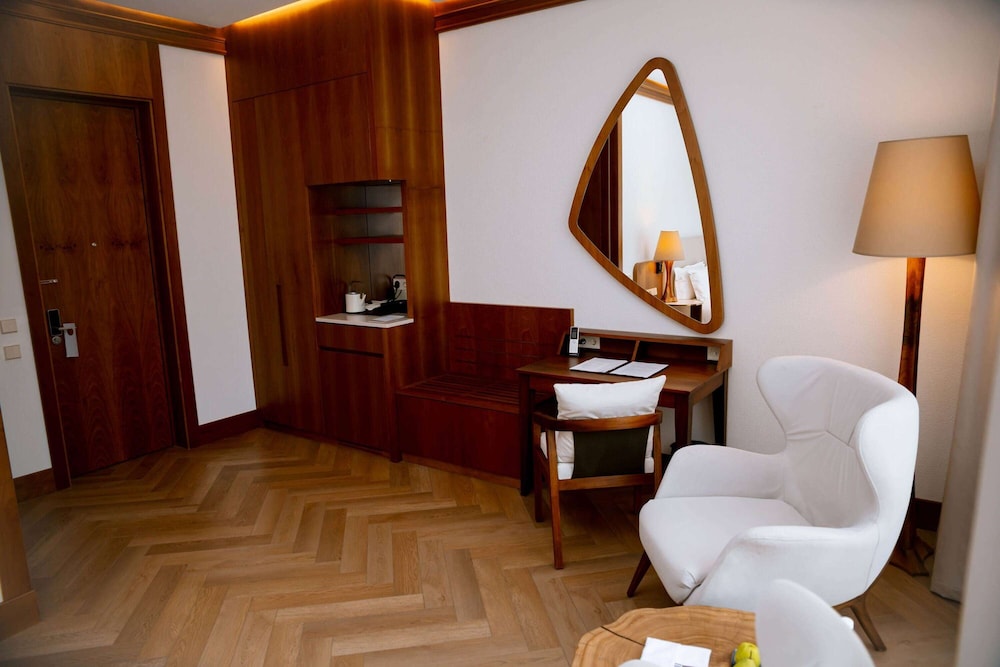 Wyndham Residences Aqkol