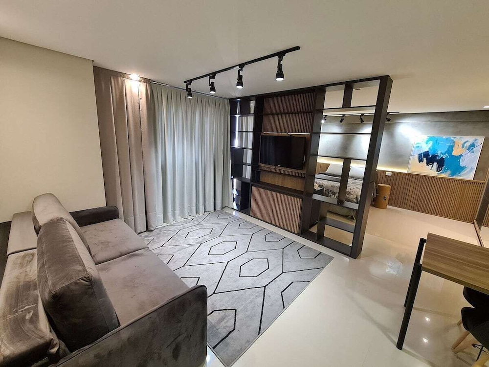 Riverside Residence
