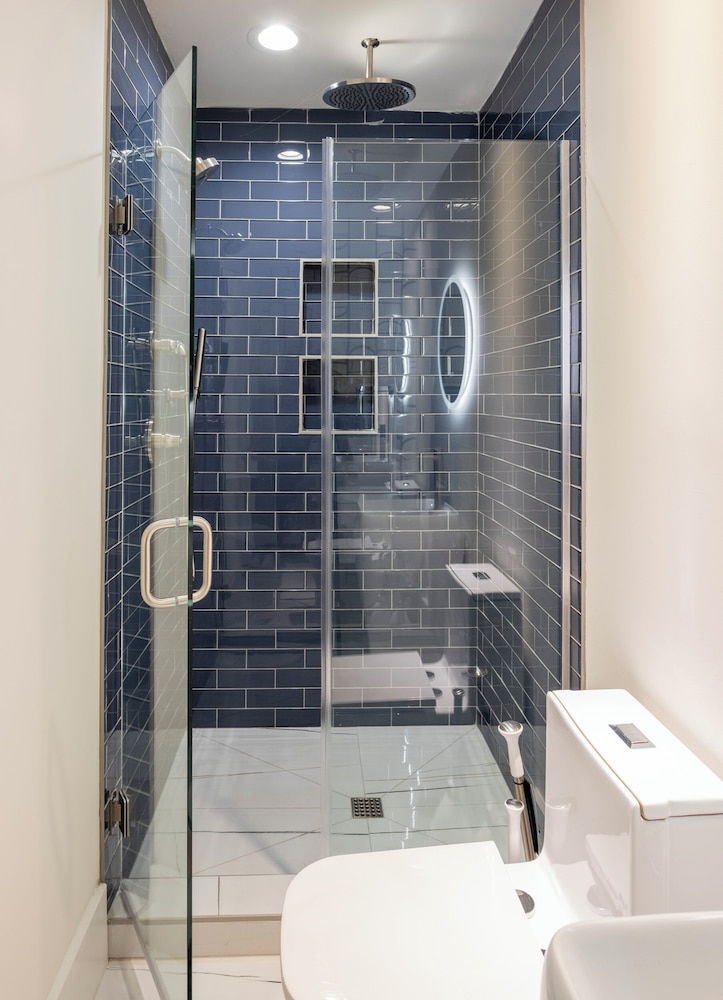 Large Groups - Rooftop Pools - Sleeps 24