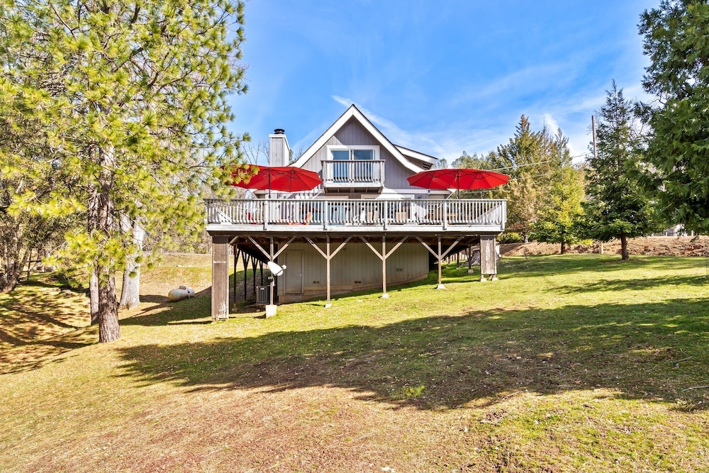 Escape At The Lake - Awesome Location Directly Across the Street from the Lake Lodge Beach by Yosemite Region Resorts view 5