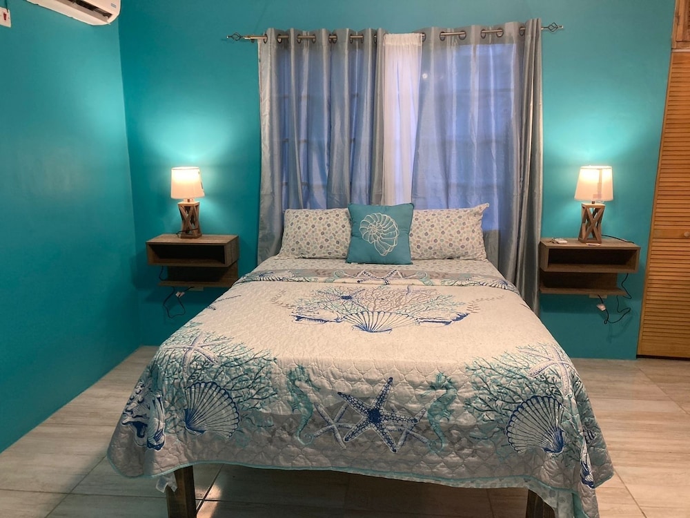 YanceyLargo Estate - Newly Built Modern 1 Bedroom Suite 1 Villa by RedAwning view 3