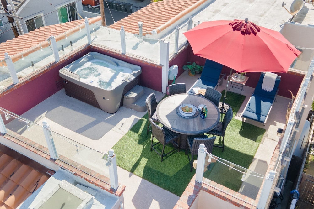 Shoreline Villa by Avantstay Steps to the Beach Bay Pier