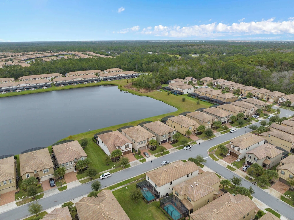 Family Fun Retreat Near Disney With Game Room & Themed Bedrooms