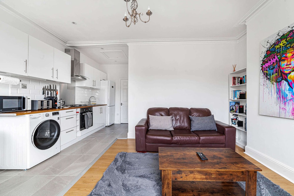 Bright West Ealing Abode