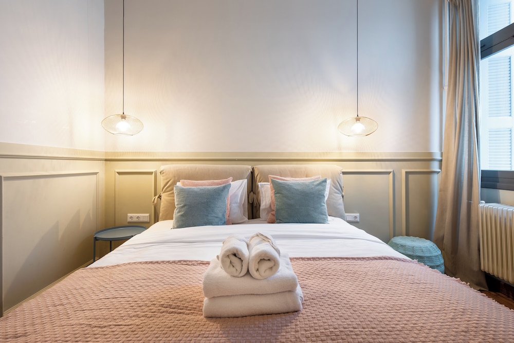 Meadows - Luxury 3-Bedroom Apt in Athens
