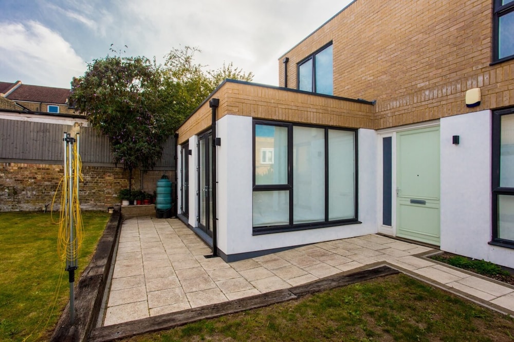Cosy 2 Bedroom House Near Greenwich