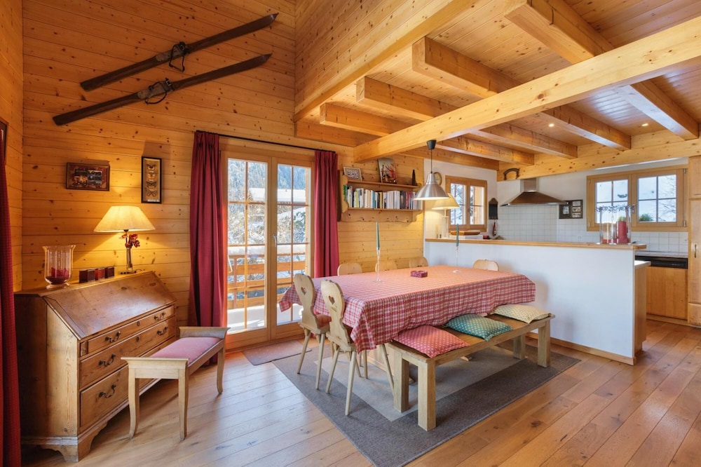 Montebello - Cozy Classic Swiss Chalet With Stunning Views