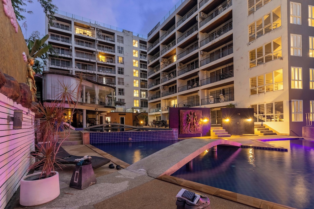 1BR Bathtub Near Beach Prime Spot C229