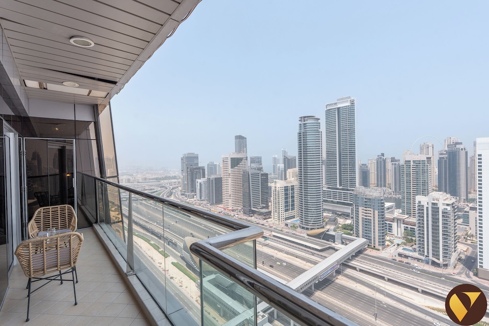 Luxury Stay in JLT Near Metro & JBR