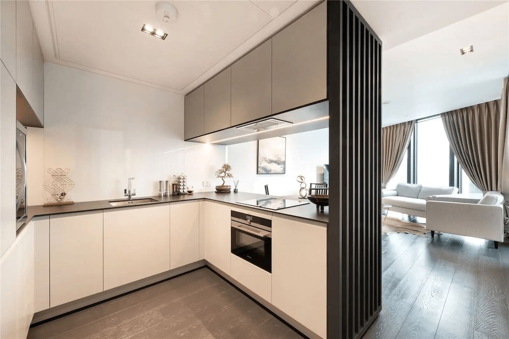 One-Bedroom Balcony Apartment City View