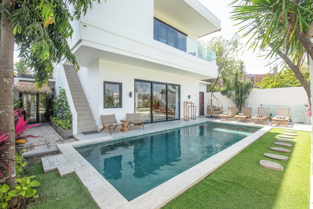4 Bd Seminyak Retreat, Rice Fields 4 Mins to Beach