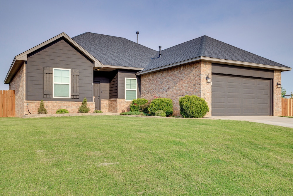 Golf, Swim, Relax: Oklahoma Ranchland Retreat