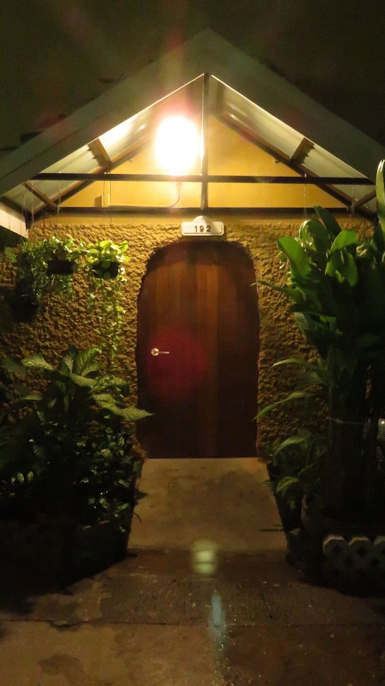 Baan 192 - Adults Only