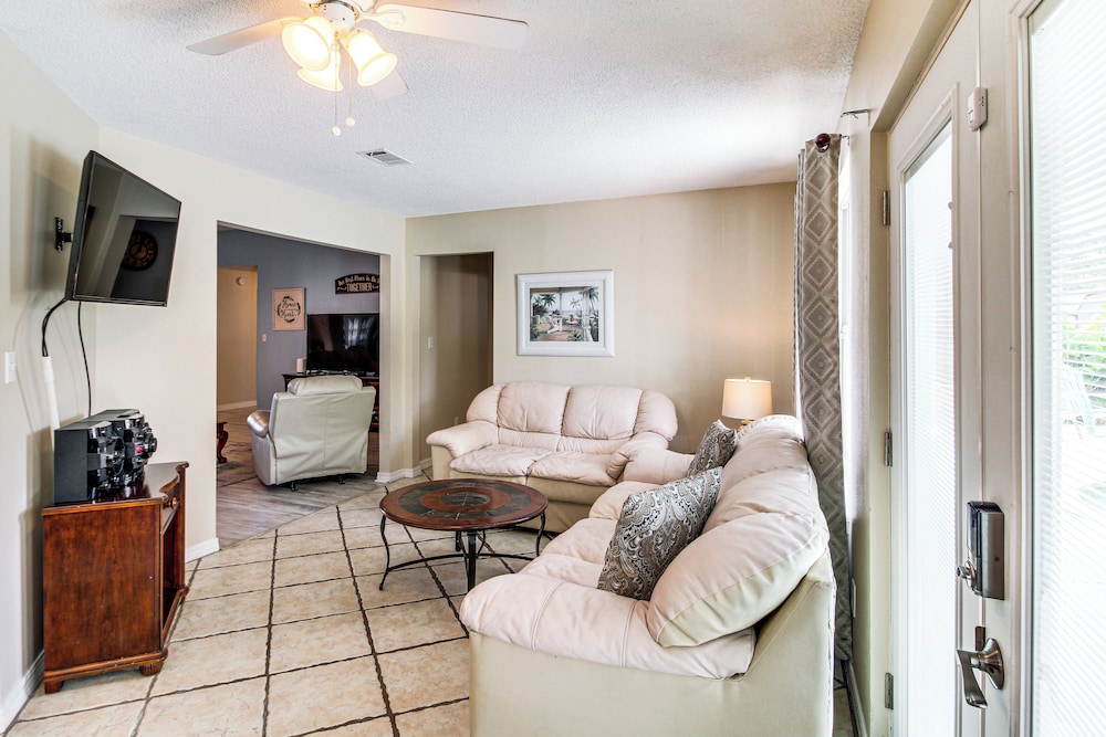 Outdoor Oasis: Group Getaway in Pensacola!