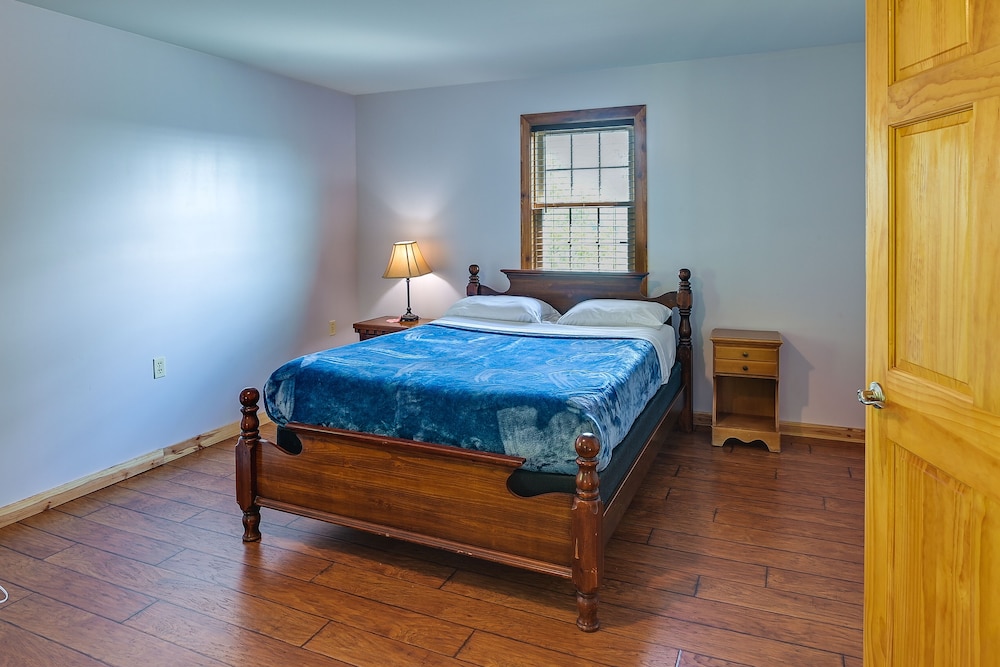 Idyllic Beattyville Cabin Rental w/ Stunning Views view 2