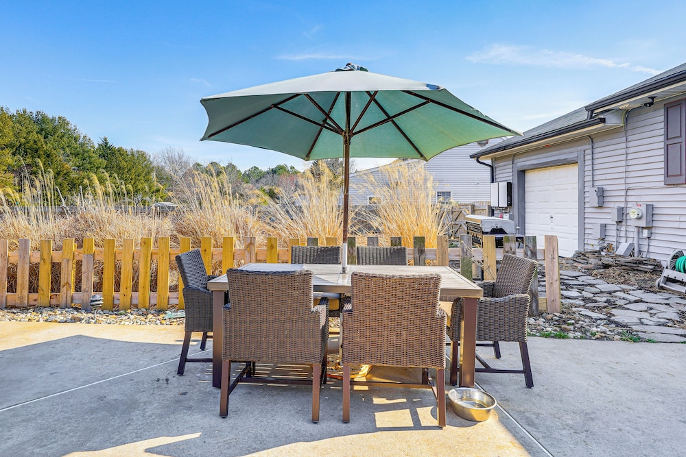 Family Home w/ Private Pool & Hot Tub in Lewes