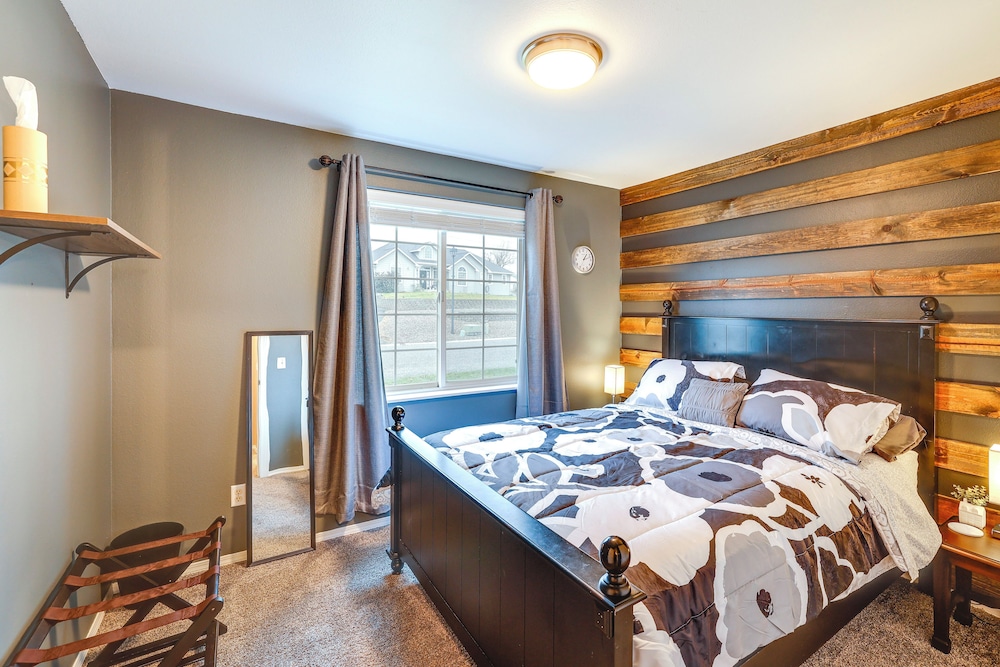 6 Mi to Dtwn Lewiston: Quiet Home w/ Views