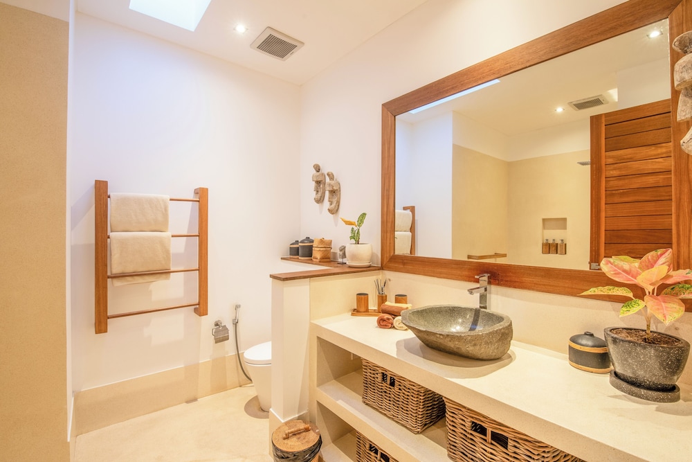 Luxury 4BR Haven, Steps to Canggu's Beach Elegance