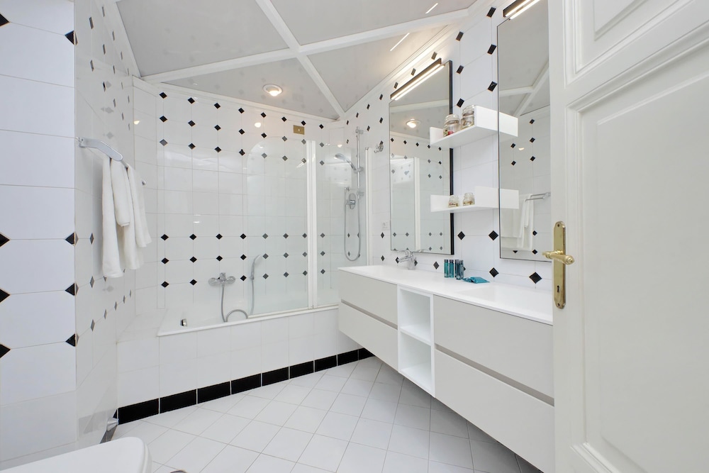 New The Triton - Spacious and Elegant Apartment With A C Between Trevi Fountain and Spanish St