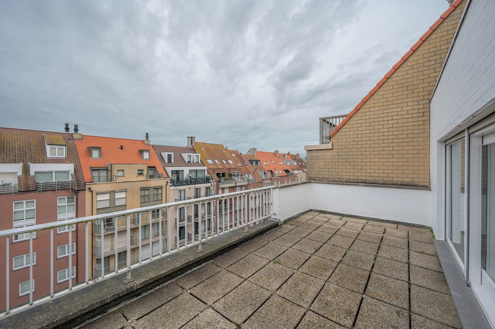 Stylish City-view Retreat